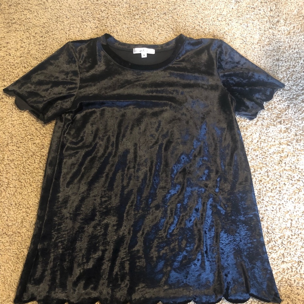 Moa Moa velvet scalloped top